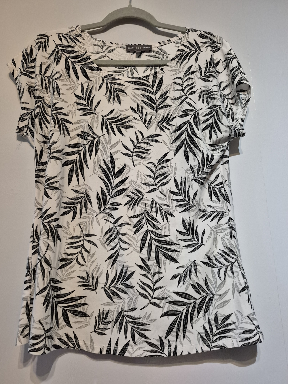 White & Black Leaf Print Short Sleeve Top
